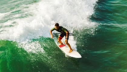 开云kaiyun体育-罗马诺美因茨锁定未来防线核心，17岁新星波图尔斯基签下3+1续约合同